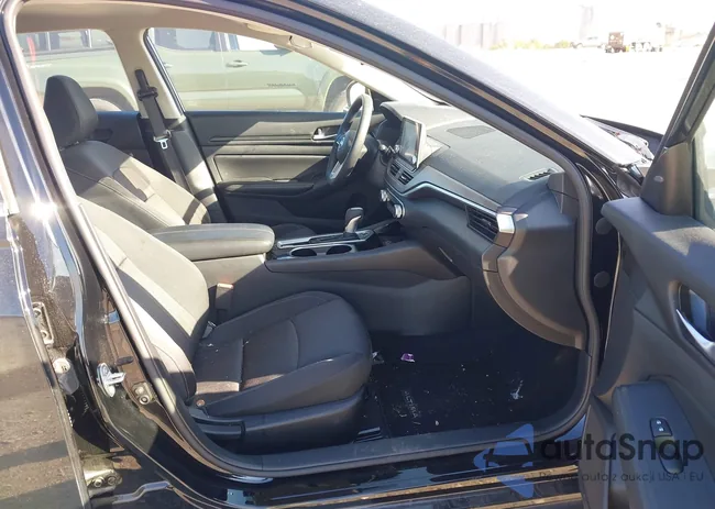 1N4BL4DV2RN324943: 43687384