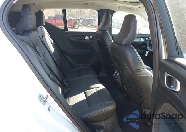 YV4L12UE8S2590268: 43686904