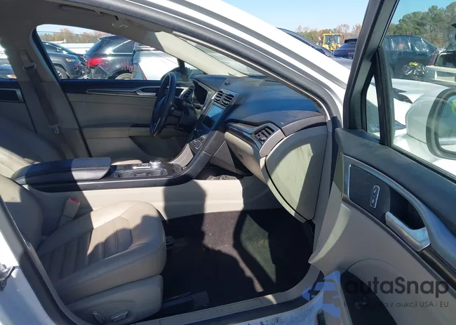 3FA6P0LU1JR117372: 43688331