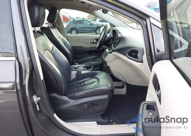 2C4RC1N73KR681595: 43690452