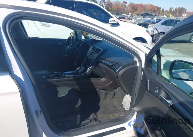 3FA6P0HD1GR390247: 43690601