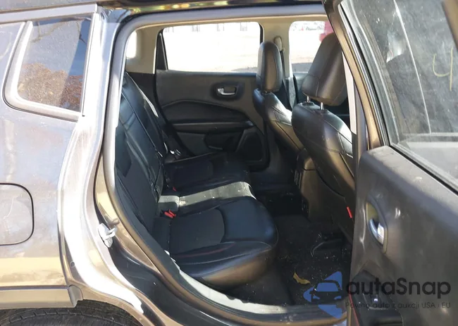 3C4NJDDB9JT441944: 43691452