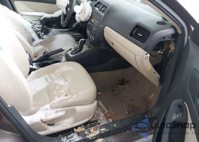 3VWDZ7AJ5BM397290: 43692539