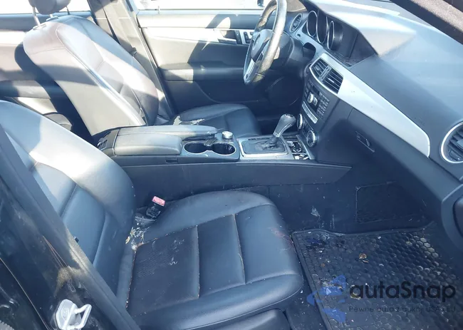 WDDGF8AB1DR280823: 43692645