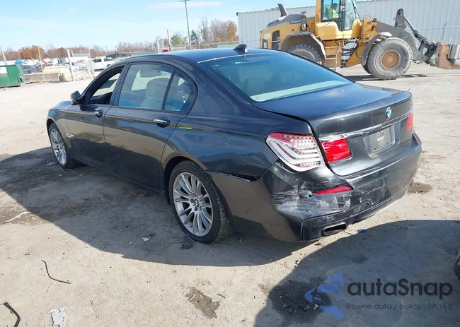 WBAKB8C54BC852326: 43692648