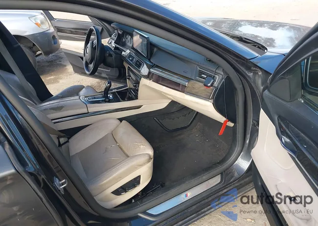 WBAKB8C54BC852326: 43692648