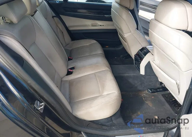 WBAKB8C54BC852326: 43692648