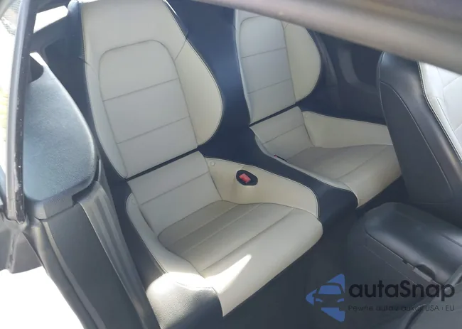 1FATP8UH1J5143072: 43693134