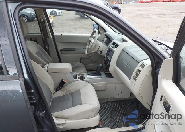 1FMCU93178KB52119: 43694224