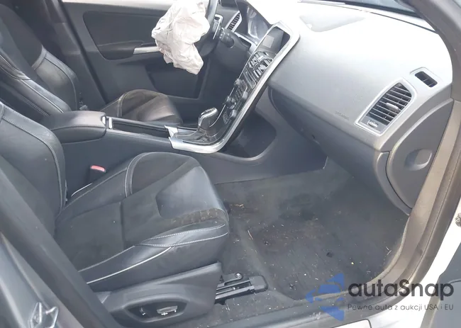 YV4902RH3F2618760: 43694586