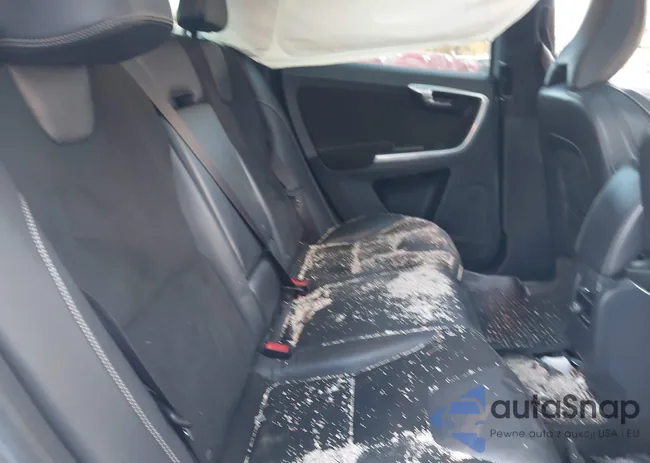 YV4902RH3F2618760: 43694586