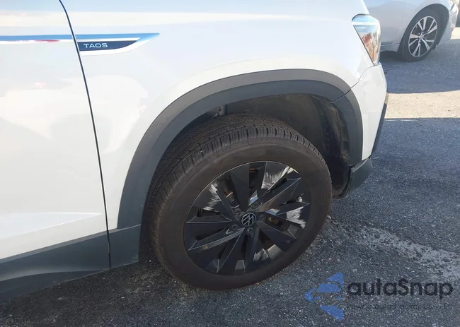 3VVDX7B28NM036352: 43694817