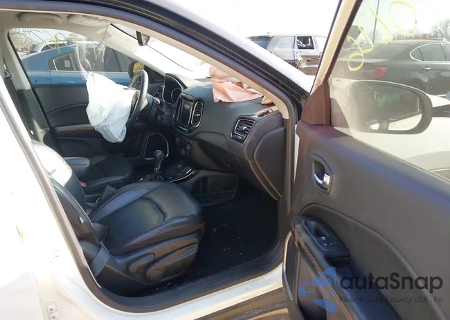 3C4NJDCBXJT299251: 43696226