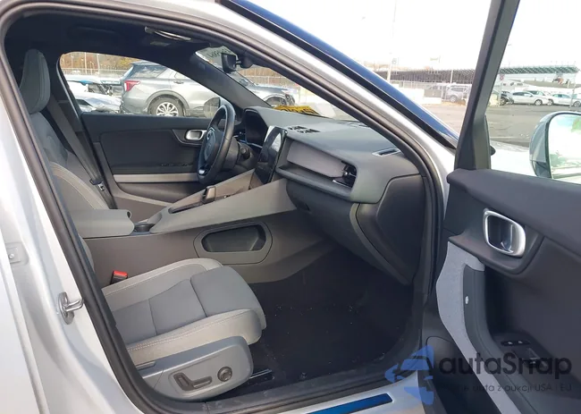 YSMFD3KA2RL210895: 43695864