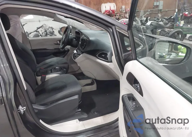 2C4RC1FG0KR702045: 43697575