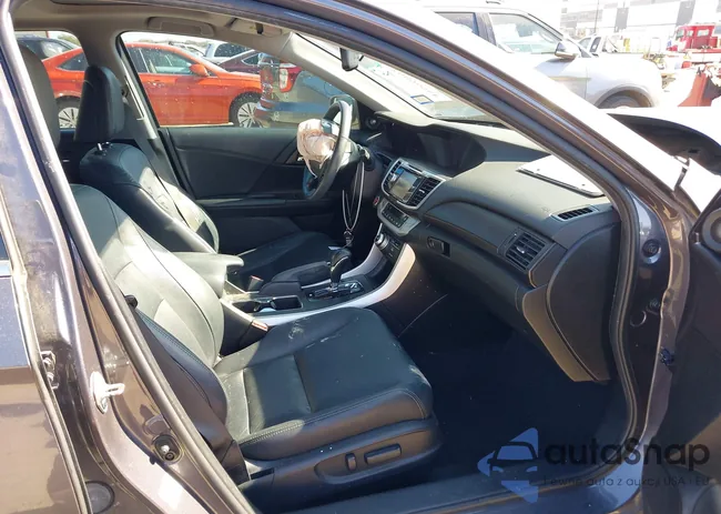 1HGCR6F71FA008882: 43696802