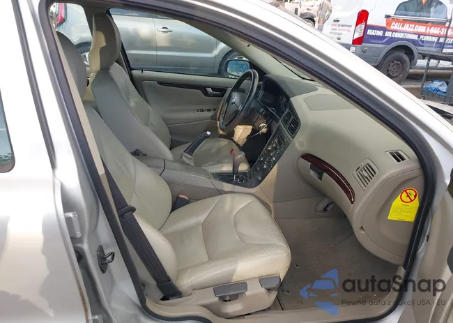 YV1RS64A242369082: 43696902