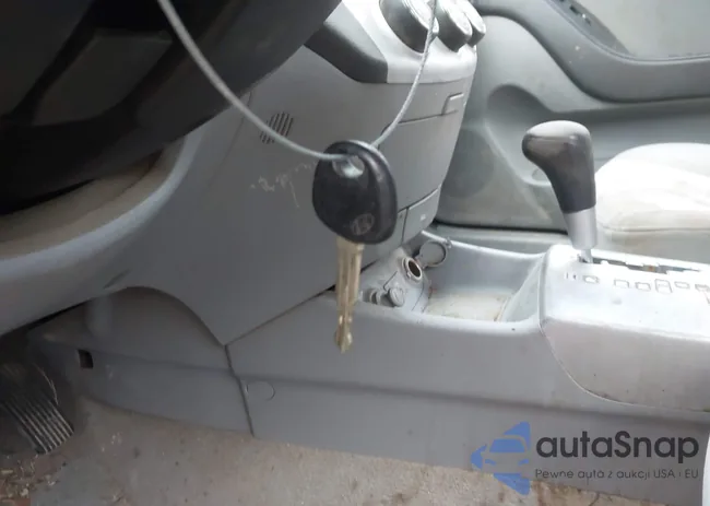 KMHDU46DX8U280386: 43698183