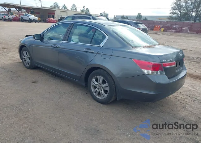 1HGCP2F63BA037073: 43698440