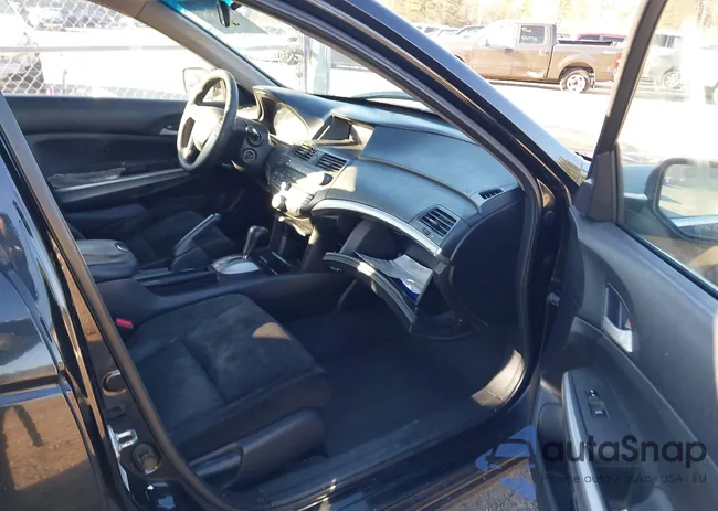 1HGCP2F73AA114449: 43698497