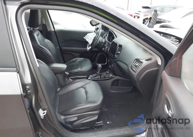 3C4NJDCB3KT841968: 43698562