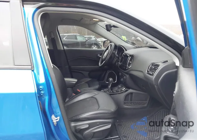 3C4NJDBB8KT682995: 43697980