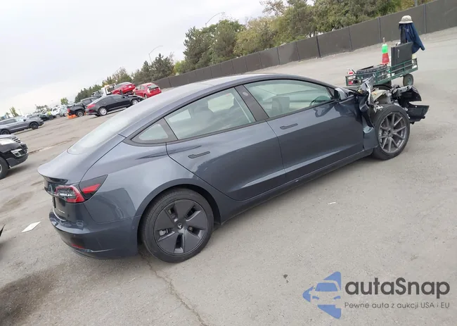 5YJ3E1EB1NF343469: 43699247