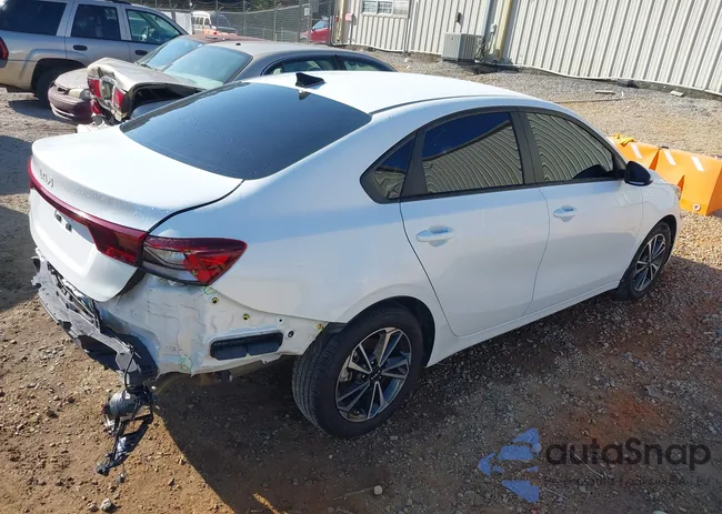 3KPF24AD0RE801593: 43700455