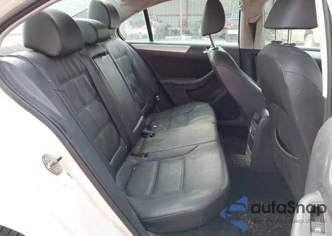 3VWLX7AJ3BM300279: 43699802