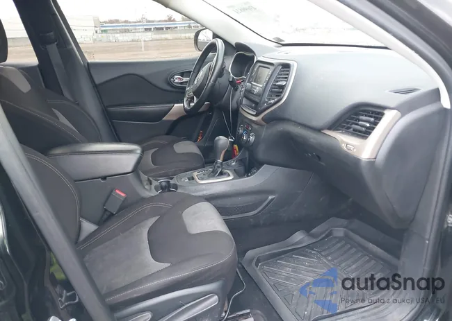 1C4PJMAS5HW632777: 43699824