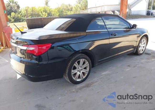 1C3BCBEB3EN153329: 43700032