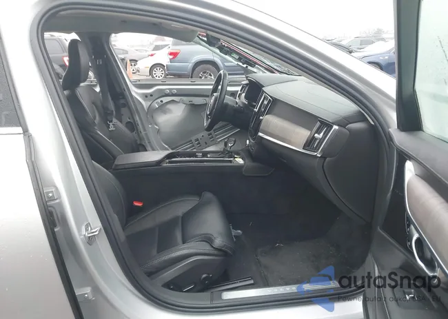 LVYA22ML5MP214745: 43701082