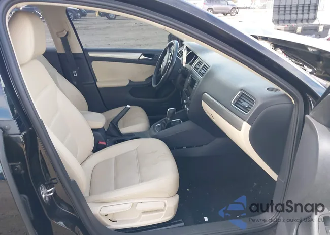 3VWDB7AJ7HM388815: 43701498