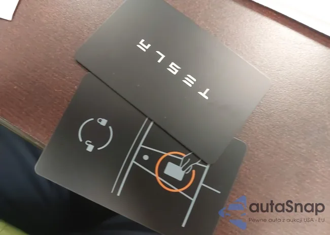 5YJ3E1EA0RF872795: 43701601