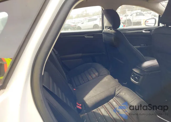 3FA6P0H92GR212990: 43700774