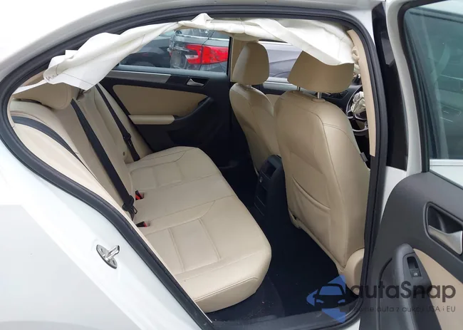 3VWDB7AJXHM360149: 43700883