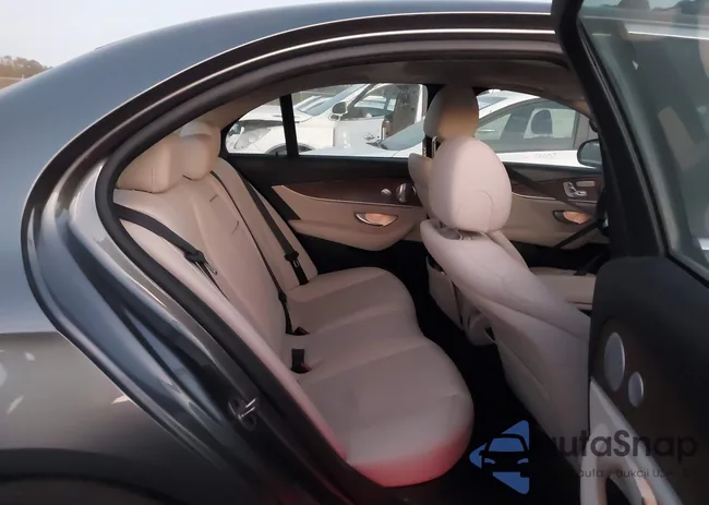 WDDZF4JB4KA584158: 43700942