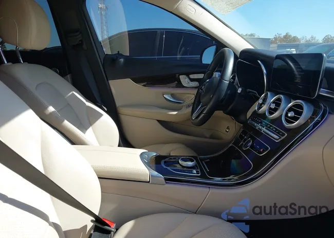 W1KWF8DB6MR651286: 43701002