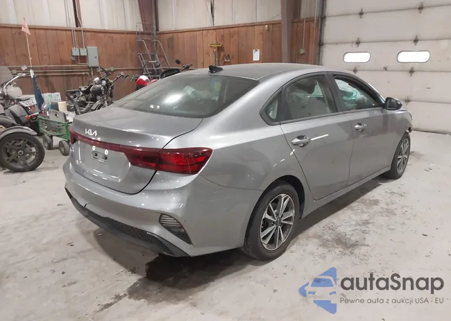 3KPF24AD6PE641619: 43702124