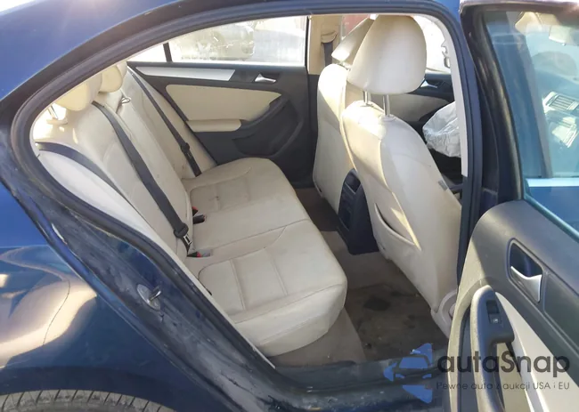 3VWLL7AJ3CM368871: 43702192