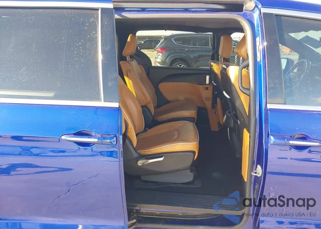 2C4RC1N76MR572437: 43702309