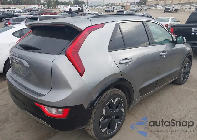 KNDCR3L11R5122388: 43702553