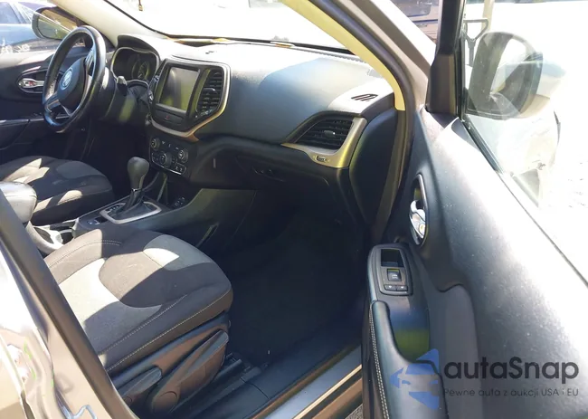 1C4PJLCB1EW122929: 43702559