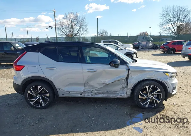 YV4162UM3M3579729: 43701828