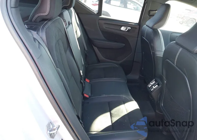 YV4162UM3M3579729: 43701828