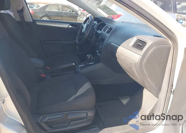 3VWD07AJ2FM232880: 43703432