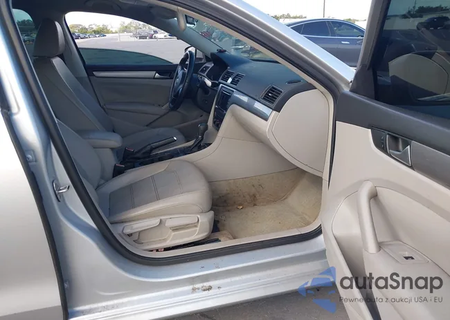 1VWAT7A37FC114417: 43702865