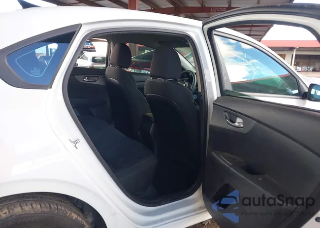 3KPF24AD8ME293270: 43702964