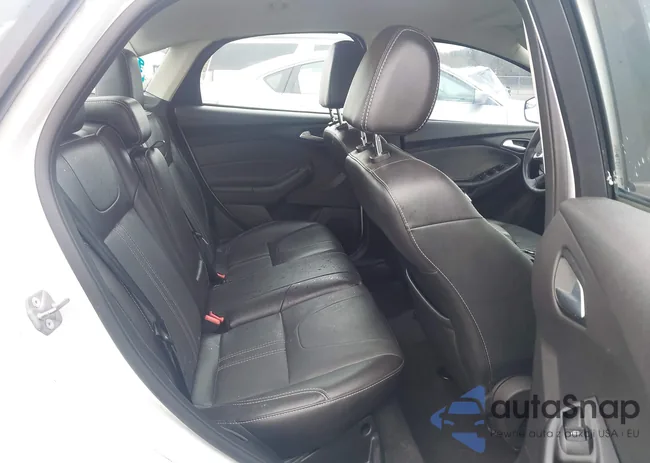 1FADP3F21EL258157: 43704434