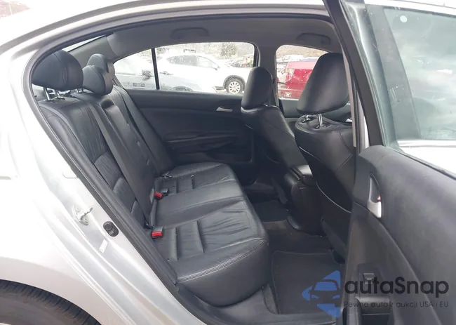 1HGCP2F67CA196194: 43704669